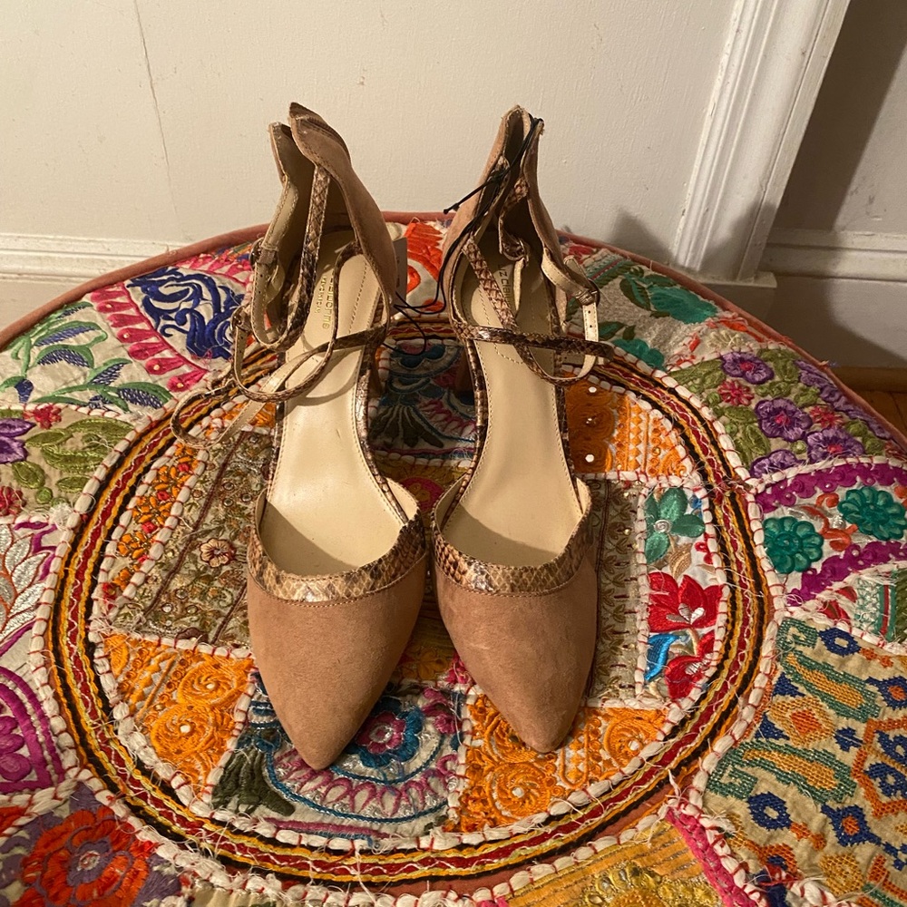 Elegant Tan Women's Shoes with Snakeskin Detail